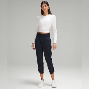 Women's Lululemon Dance Studio Mid-Rise
Cropped Pant, Black, Size 8.